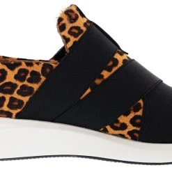 Clarks Of England Clarks Women's Un Rio Strap Hook & Loop Slip On Sneakers With Arch Support