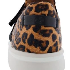 Clarks Of England Clarks Women's Un Rio Strap Hook & Loop Slip On Sneakers With Arch Support